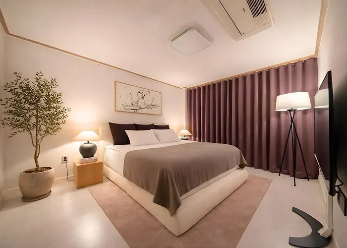 Luxury Family Penthouse With 4 Bedrooms, 2 Bathrooms And Private Gym *